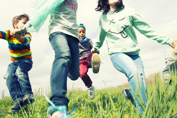 Fotobehang Kinder laufen zusammen  © drubig-photo