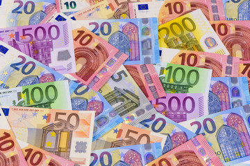 Viele Euro Banknoten in allen Größen