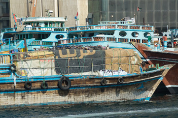 Fototapeta na wymiar Traditionelle Boote | Dhaus | Dubai Creek