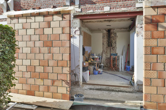 New wall for a modern extension