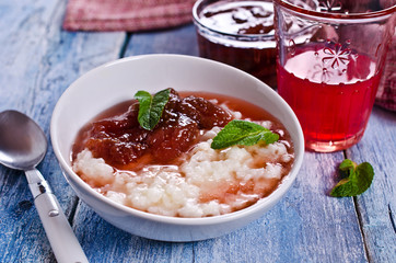 Milk rice porridge