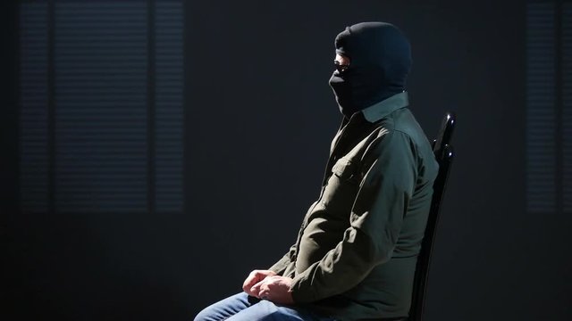 whistleblower spy traitor talk hands mimic wide 4k UHD 11645
