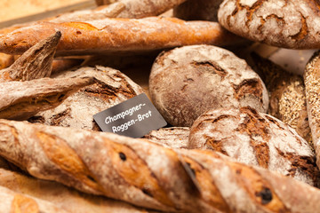 Frisches Brot und Baguette