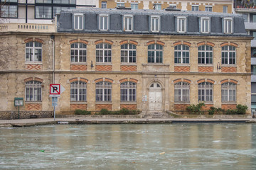 Fototapeta na wymiar Paris, canal Saint-Martin, frozen channel on the quay in winter 