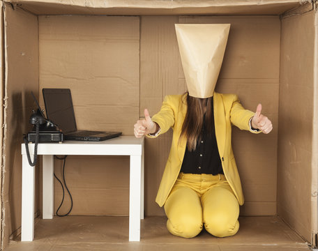 business woman showing thumbs up, oracle business
