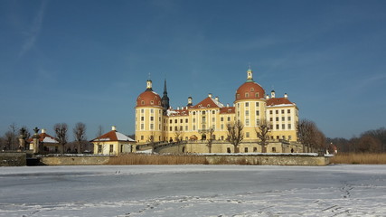 Fototapeta na wymiar Schloss Moritzburg im Winter