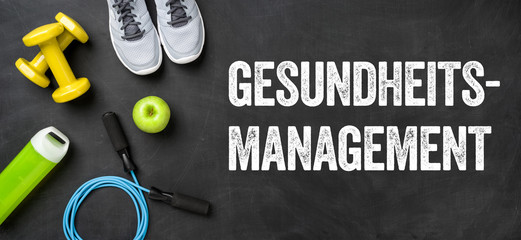 Fitnessausrüstung auf dunklem Hintergrund - Gesundheitsmanageme