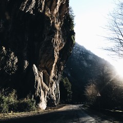 солннечная дорога в горах