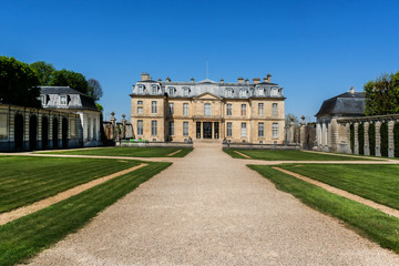 Obraz premium Chateau de Champs-sur-Marne (1708) in historic province of Brie.