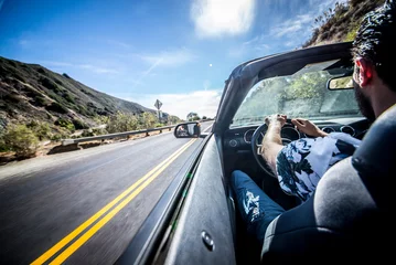 Foto auf Acrylglas Schnelle Autos Mann fährt seinen Sportwagen