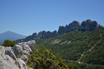 Dentelles de montmiraille