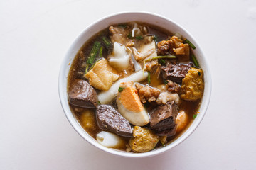 Chinese roll noodle soup