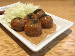 Takoyaki, octopus balls, japanese food is healthy food.
