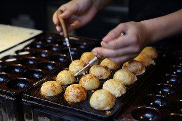 process to cooking takoyaki japanese food