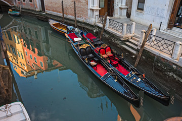 Fototapeta na wymiar gondolas in a Venetian canal