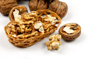 Obraz na płótnie Canvas Whole walnuts and kernels on the table