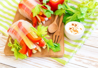 Spring roll with vegetables and white sour cream souce