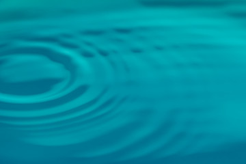 Obraz premium Water drop falling down. Slow motion