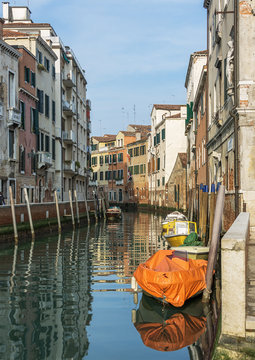 Narrow venetian canal in the morning light - Venice, Italy
