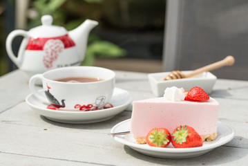 strawberry quark cake