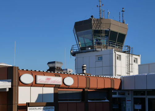 Tower vom Siegerland-Flughafen in Rheinland Pfalz, Westerwald