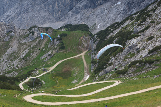 Paragliding in the mountains around Garmisch Partenkirchen
