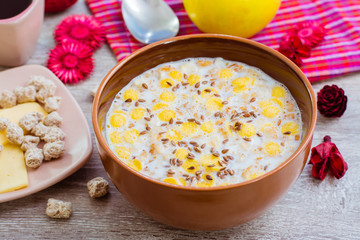 Быстрый завтрак. Мюсли с молоком.