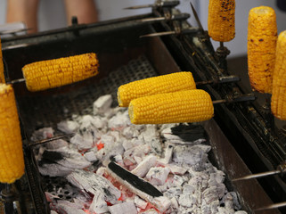 yellow roasted corn on the grill for sale in the stall