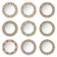Set of decorative plates