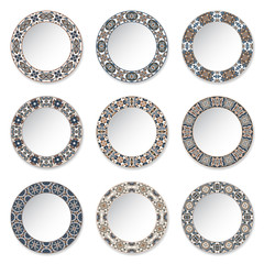 Set of decorative plates