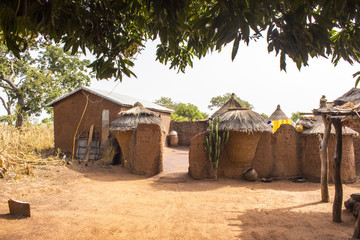 Ein afrikanisches Dorf- Bufale im Norden Togos