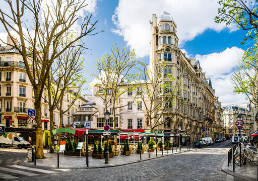 kleiner Marktplatz in Paris, Frankreich