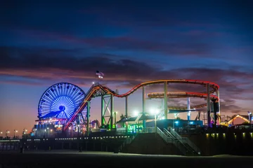 Fotobehang Santa Monica-pier bij zonsondergang © oneinchpunch
