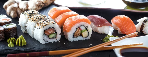 Foto op geborsteld aluminium Sushi bar Verschillende soorten sushi
