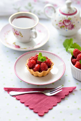 Cupcakes with raspberries