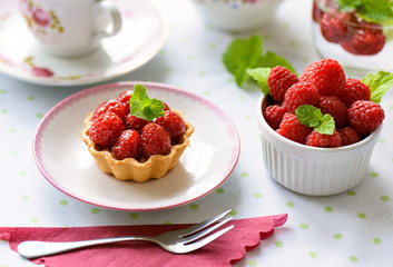 Cupcakes with raspberries