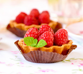 Cupcakes with raspberries