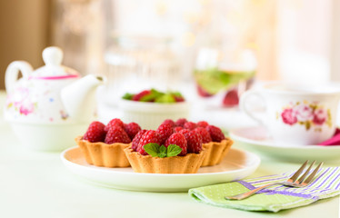 Cupcakes with raspberries