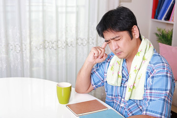 頭痛を訴える男性