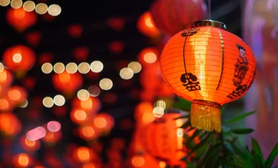 Fotobehang Chinese nieuwe jaarlantaarns in de stad van China. © toa555