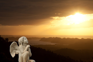 pri&egrave;re de l'ange au soleil