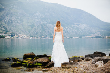 Fototapeta na wymiar honeymoon bride travel sea side
