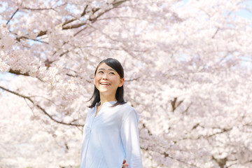 女性　桜