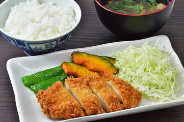 トンカツ定食