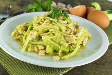 stir fried cucumber with chicken and eggs
