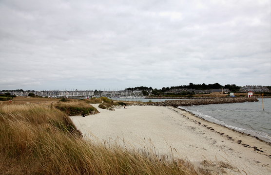 La plage pr&egrave;s de Port Crouesty.