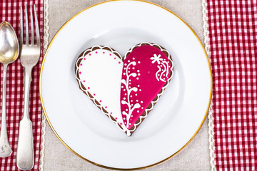 Holiday gift -imbirnye gingerbread with icing