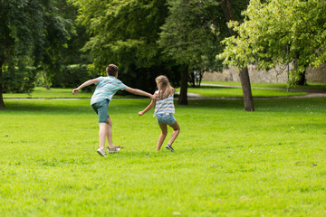 Obraz premium group of happy kids or friends playing outdoors