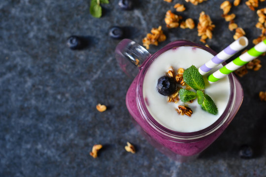 Detox drink - berry smoothie with yogurt, granola and honey.