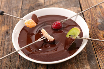 chocolate fondue with fruits